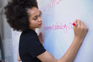英語力を上げたい学生は塾で英語講師のバイトをするべき